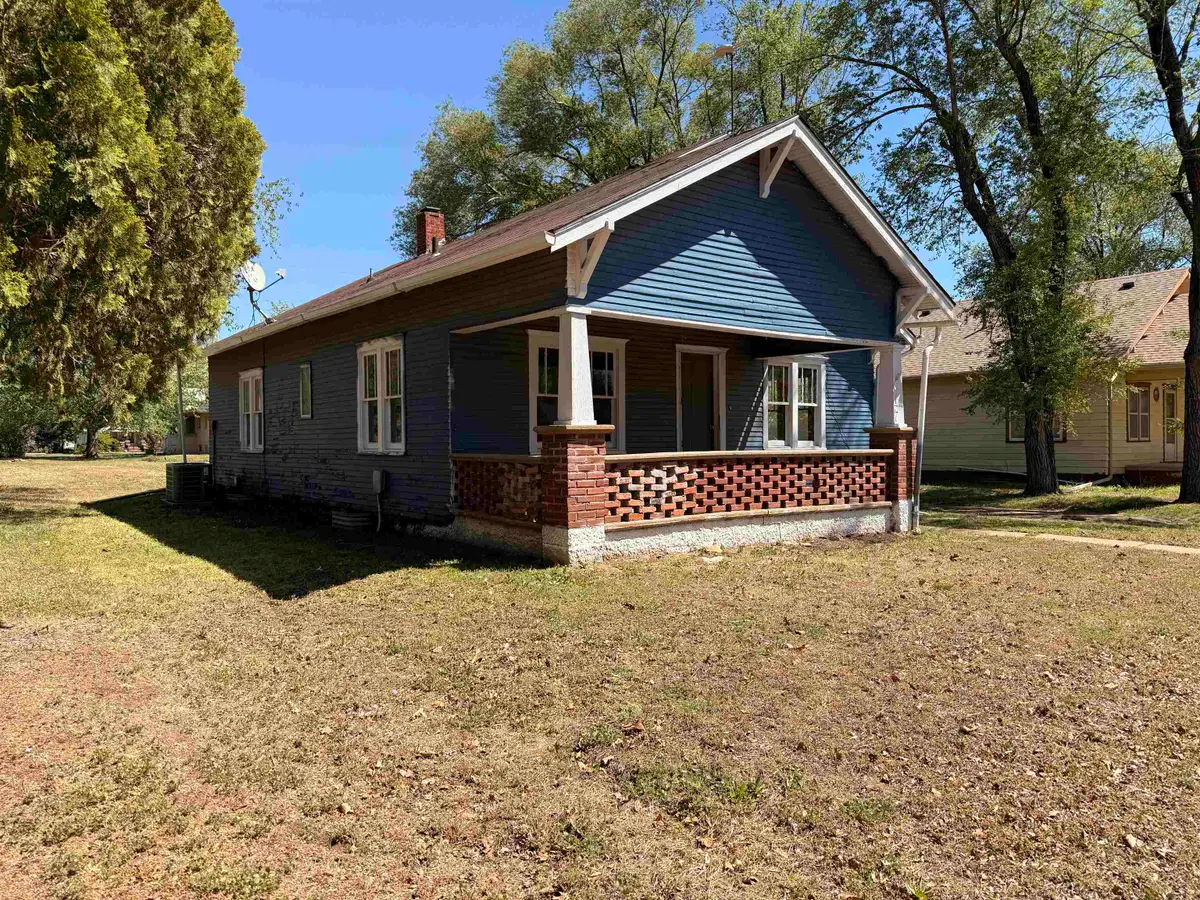 617 N Bluff Ave, Anthony, KS 67003 - #1