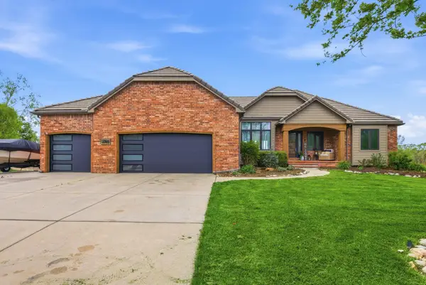 2740 N North Shore Ct, Wichita, KS 67205