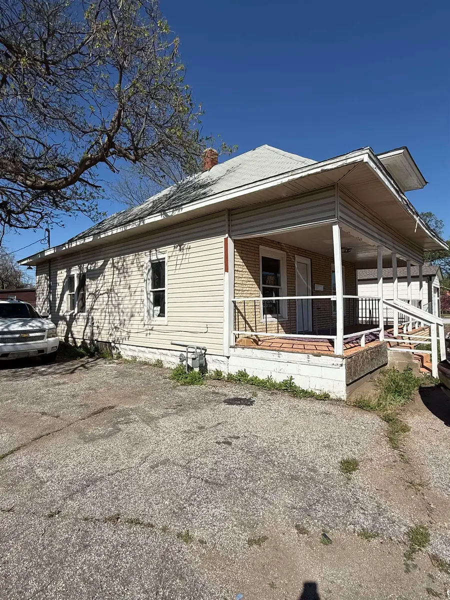 2042 E 9th St N, Wichita, KS 67214 - #2