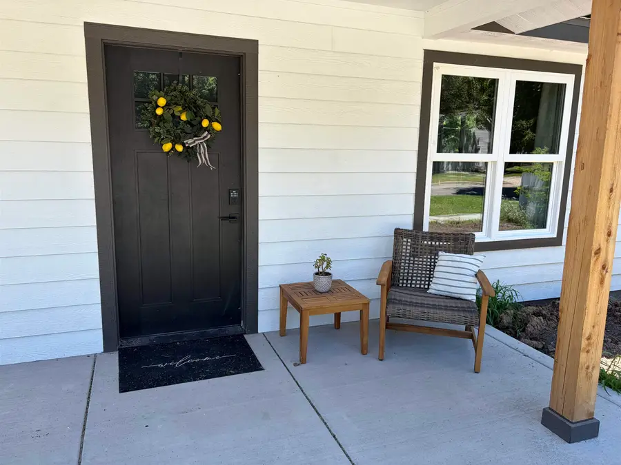 623 E 8th St, Newton, KS 67114 - #3
