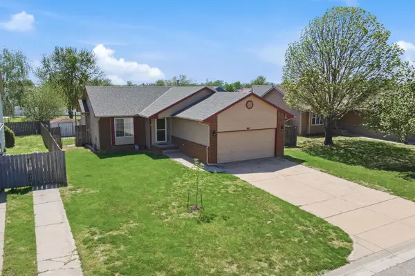 941 E Forest Ct, Haysville, KS 67060