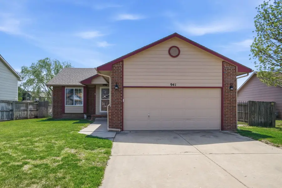 941 E Forest Ct, Haysville, KS 67060 - #3