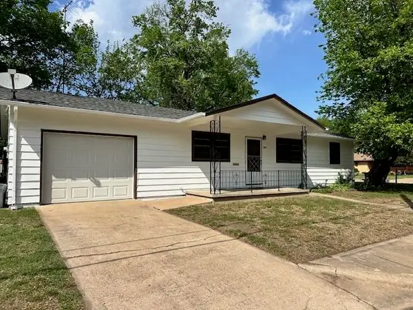 322 S F St, Wellington, KS 67152