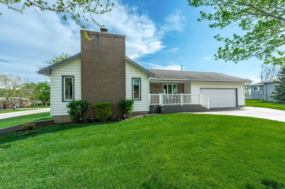 1001 N Country Club Dr, Eureka, KS 67045 - #1