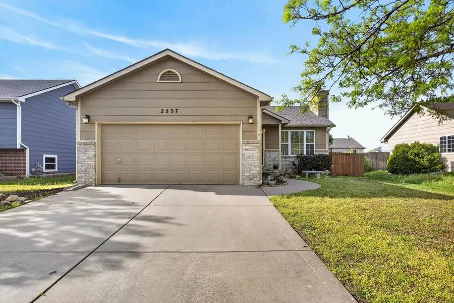 2537 E Fairchild St, Park City, KS 67219 - #2