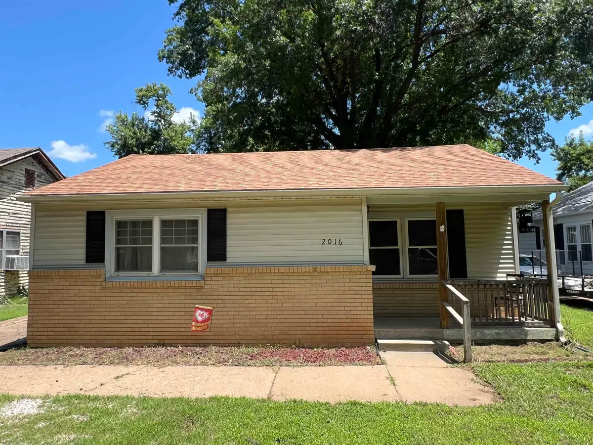 2016 Loomis St, Winfield, KS 67156 - #1
