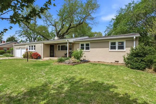 18 W Rolling Hills Dr, Wichita, KS 67212-3760