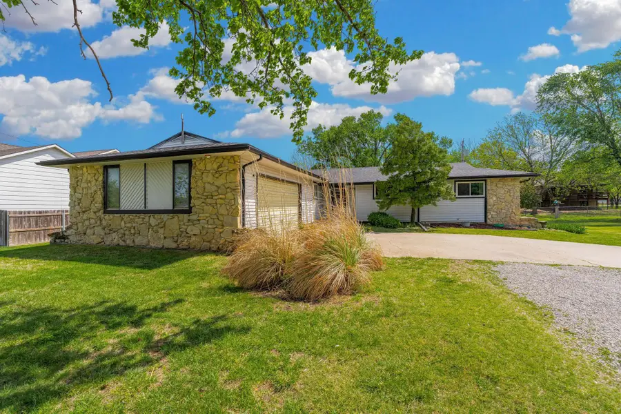 360 N Wichita St, Benton, KS 67017 - #2