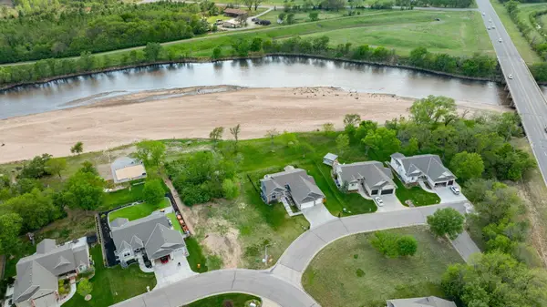 6413 S Cedardale Ave, Derby, KS 67037