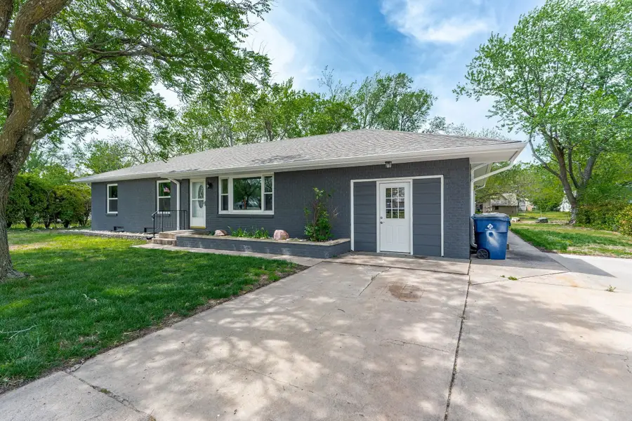 335 N Sherman St, Andale, KS 67001 - #3