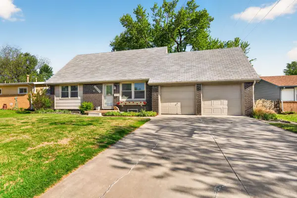 5900 Flagstaff St, Bel Aire, KS 67220