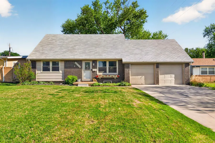 5900 Flagstaff St, Bel Aire, KS 67220 - #2