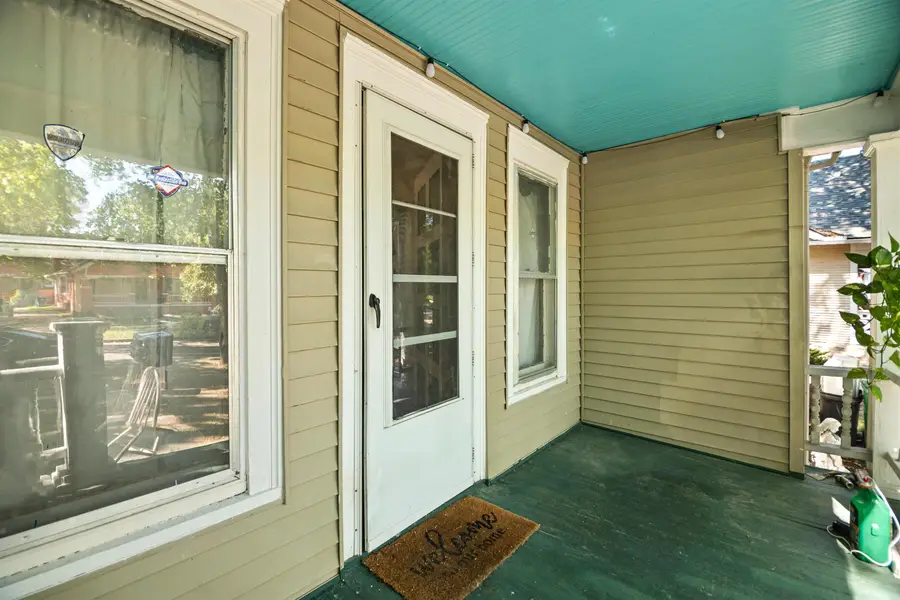 217 N Volutsia Ave, Wichita, KS 67214 - #2