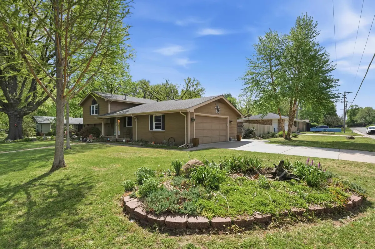 1000 E Morrison Ct, Derby, KS 67037 - #1