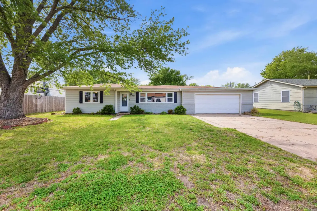 909 N Bebe St, Wichita, KS 67212 - #1