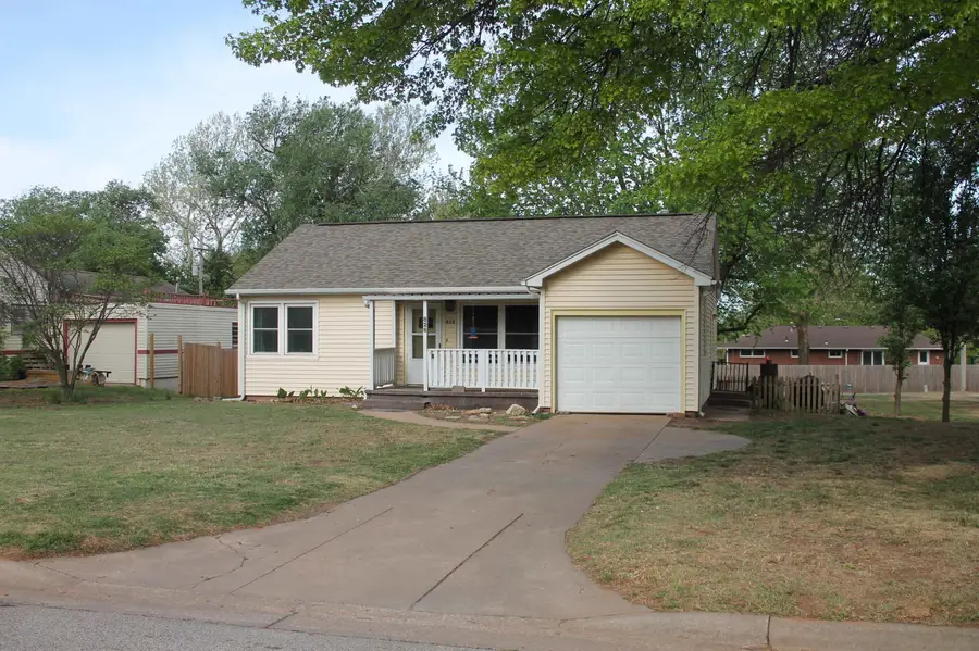 828 N Anthony Ave, Anthony, KS 67003 - #2