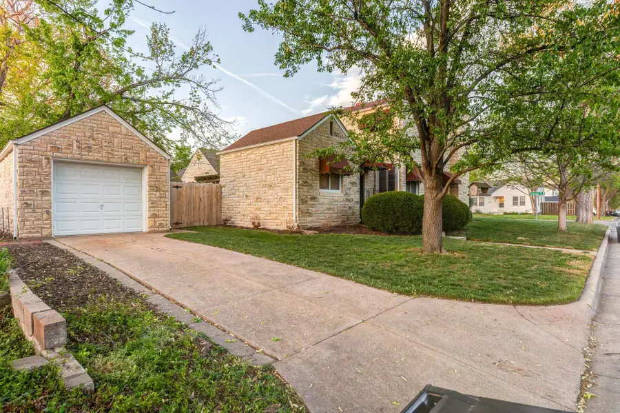 1420 S 11th St, Salina, KS 67401 - #3