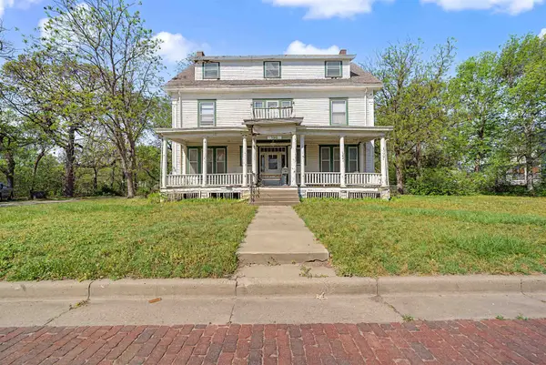 130 S Front St, Salina, KS 67401