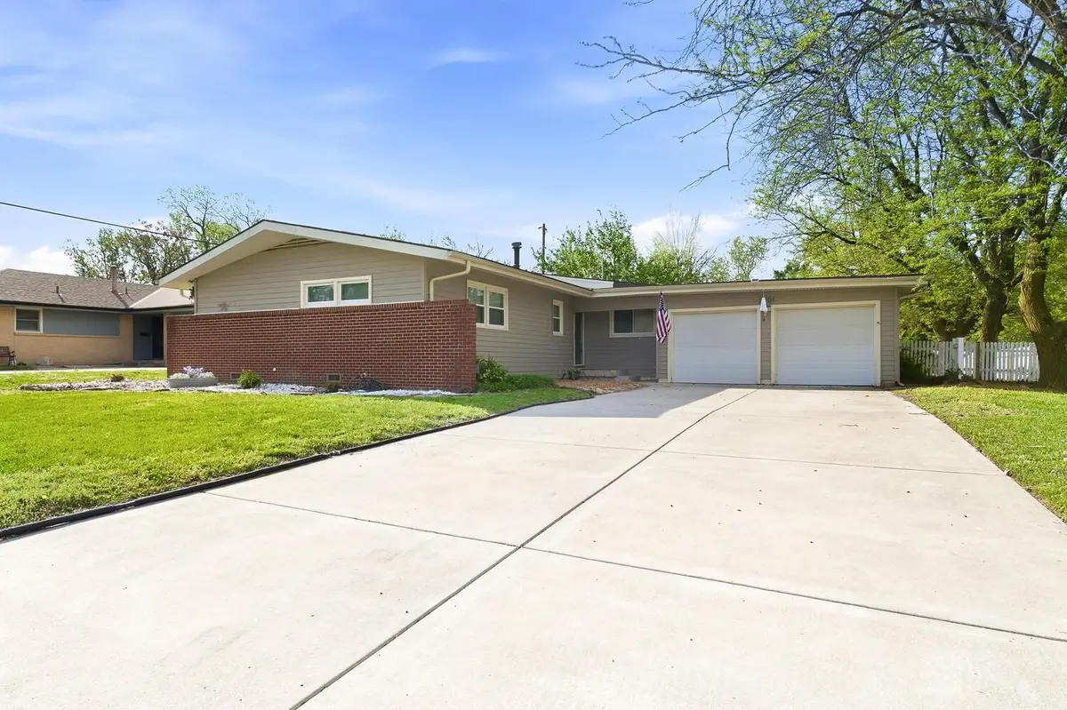 5701 Memphis St, Bel Aire, KS 67220 - #1