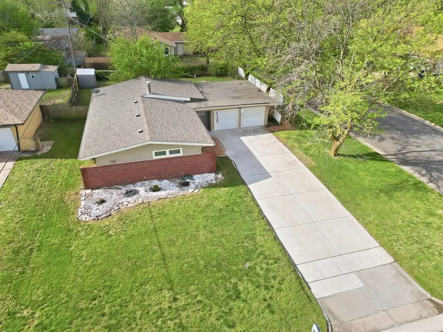5701 Memphis St, Bel Aire, KS 67220 - #2
