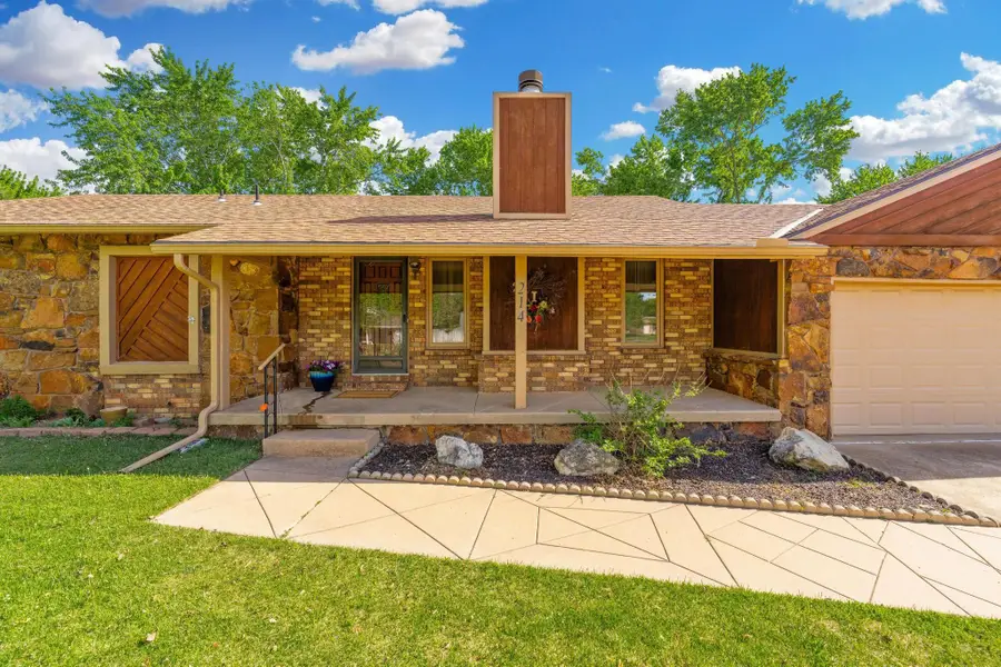 214 N Vantage View, Wichita, KS 67212 - #2