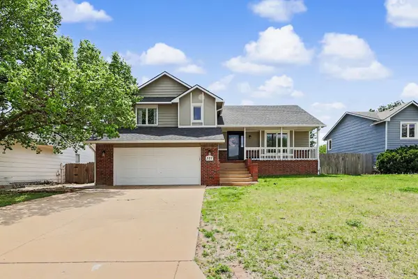 327 E Catalpa St, Derby, KS 67037