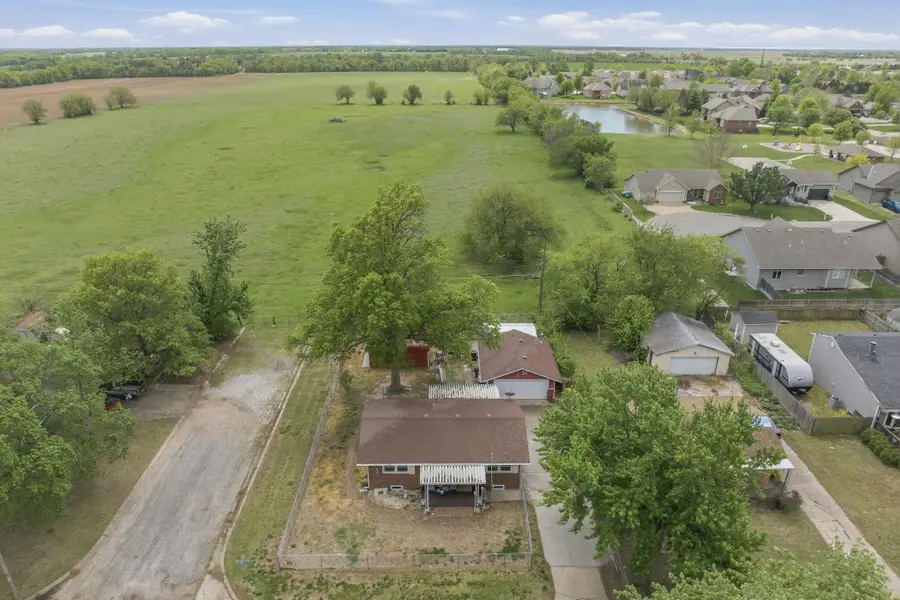 1101 W 4th St, Haysville, KS 67060 - #2