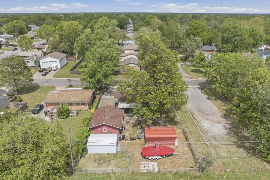 1101 W 4th St, Haysville, KS 67060 - #3