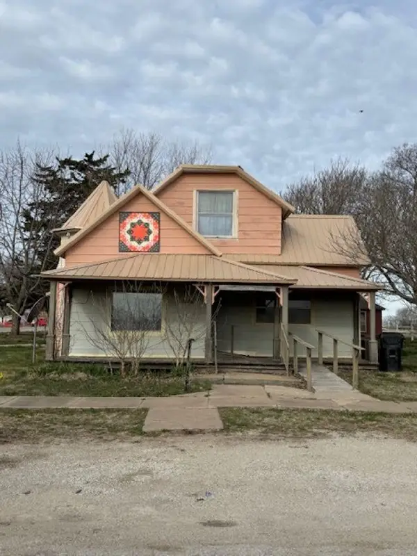 503 Elm St, Burden, KS 67019