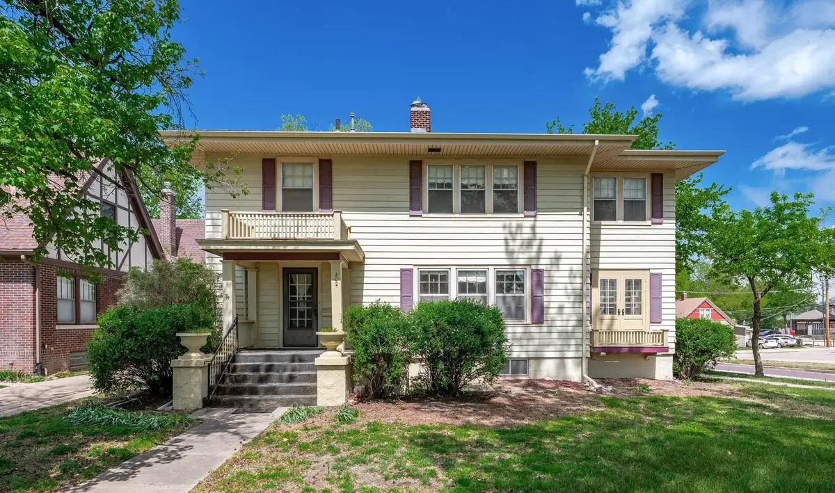 202 W 8th St, Newton, KS 67114 - #1