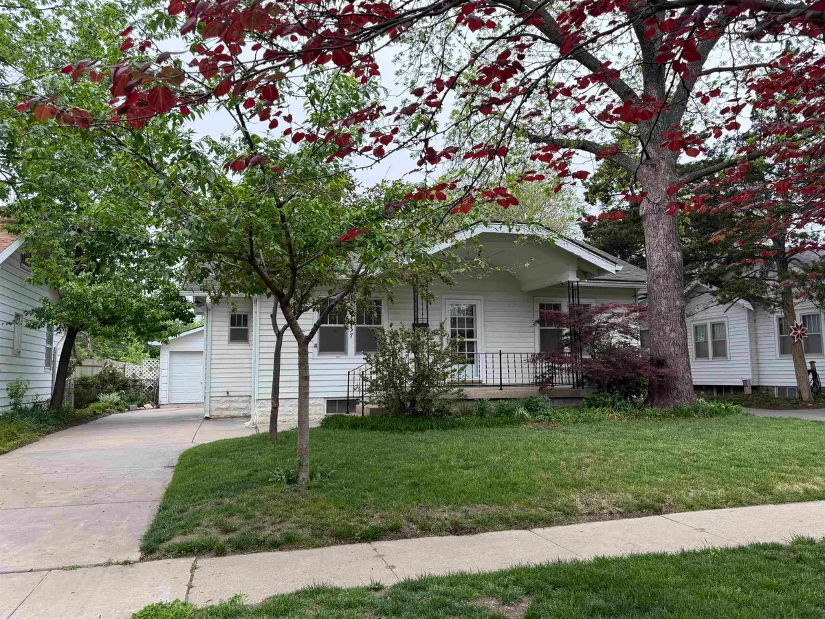 1037 N Perry Ave, Wichita, KS 67203 - #1