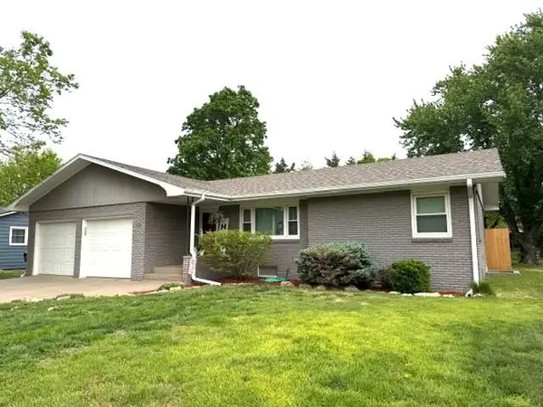 112 Willow Ln, Hesston, KS 67062