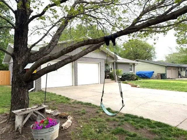 112 Willow Ln, Hesston, KS 67062 - #3