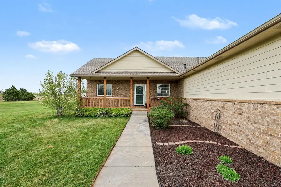 602 N High St, Argonia, KS 67004 - #2