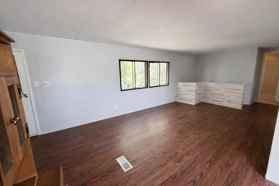 2504 Antonino, Victoria, KS 67671 - #3