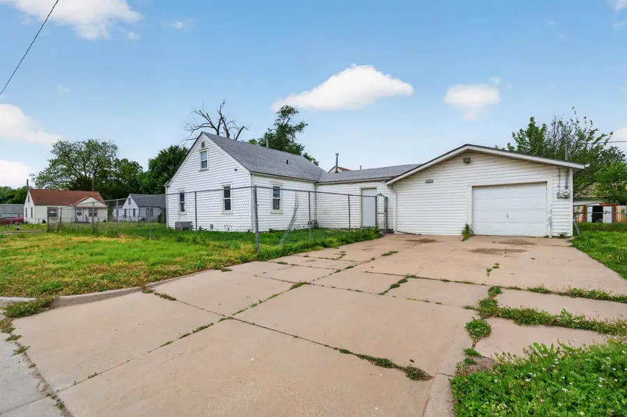 1926 E 24th St N, Wichita, KS 67219 - #3