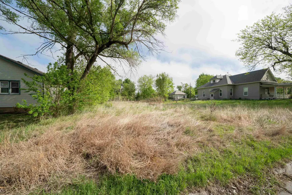 410 W Grant St, Walton, KS 67151 - #1