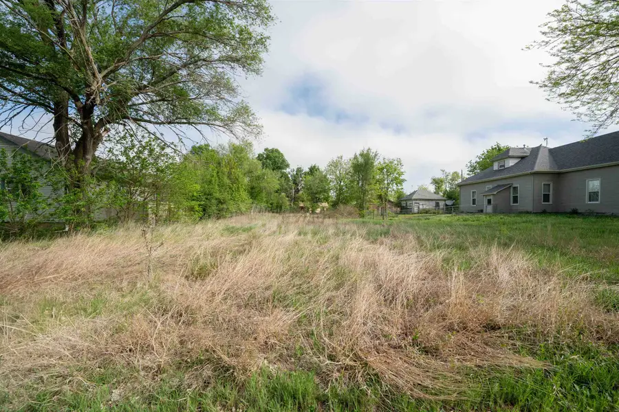 410 W Grant St, Walton, KS 67151 - #2