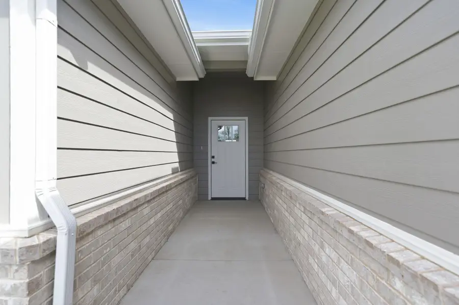 608 E Elmwood St, Park City, KS 67147-1124 - #3