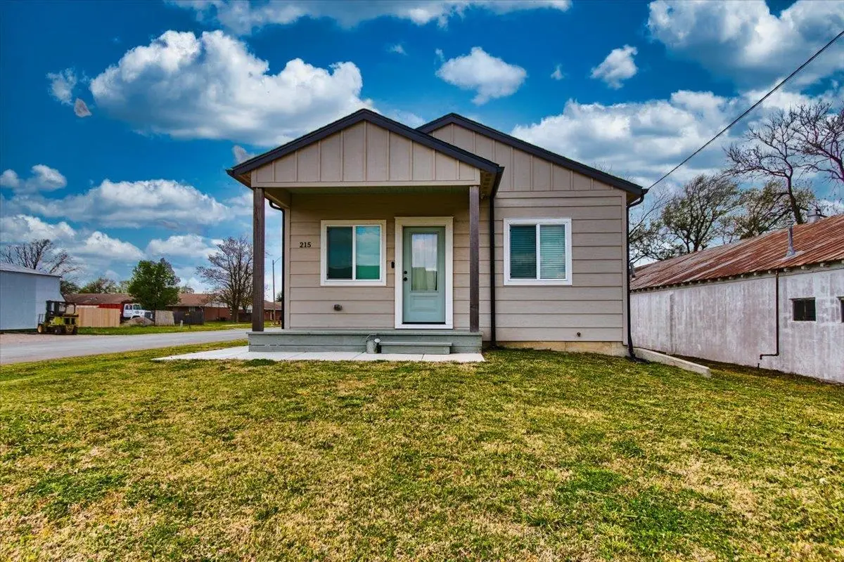 215 S Commercial Ave, Sedgwick, KS 67135 - #1