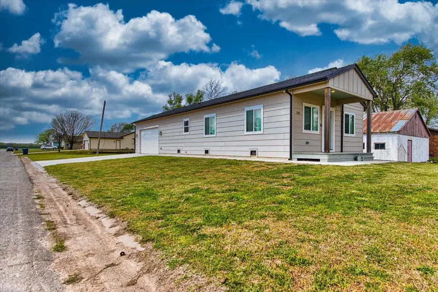 215 S Commercial Ave, Sedgwick, KS 67135 - #3