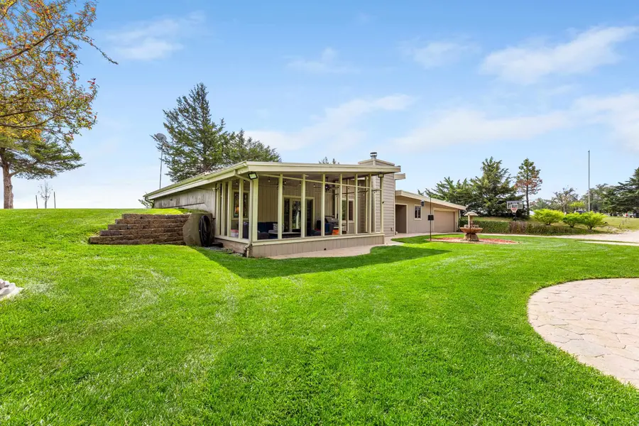 8306 E Castleton Rd, Haven, KS 67543 - #2