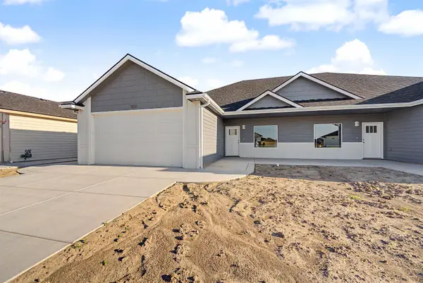 1202 Vista Sur Dr, Salina, KS 67401