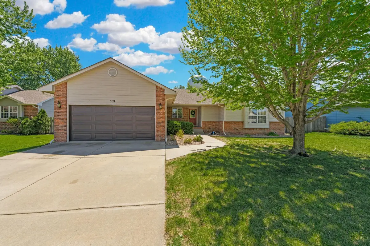 809 Country Lane, Newton, KS 67114 - #1