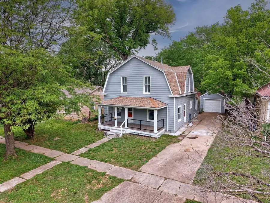 1516 E 11th Ave, Winfield, KS 67156 - #2