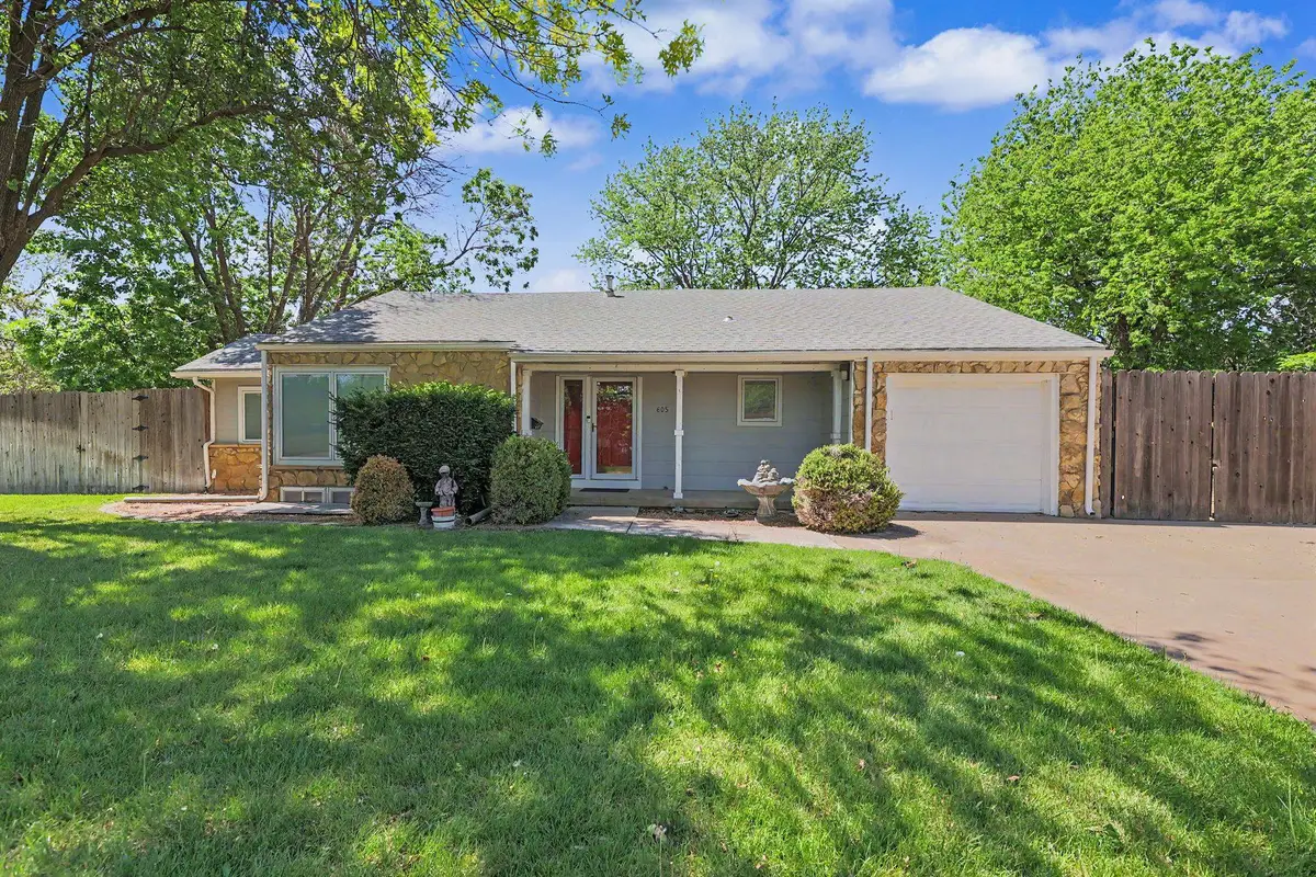 605 N Custer St, Wichita, KS 67203 - #1