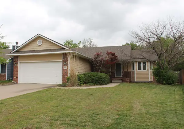 1114 S Longford St, Wichita, KS 67207-3238