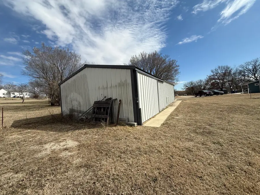 415 Lazette St, Cambridge, KS 67023 - #2