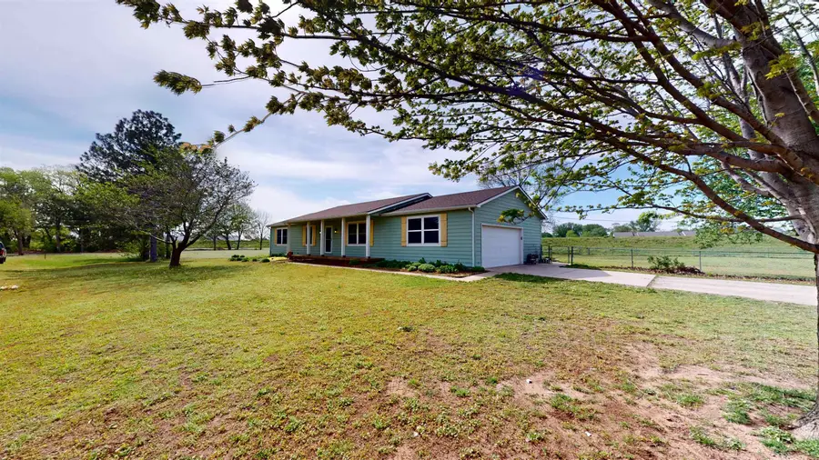 515 W 38th St, Wichita, KS 67204 - #3