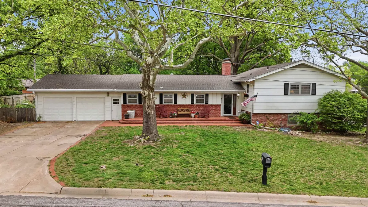 608 W 8th, Newton, KS 67114 - #1